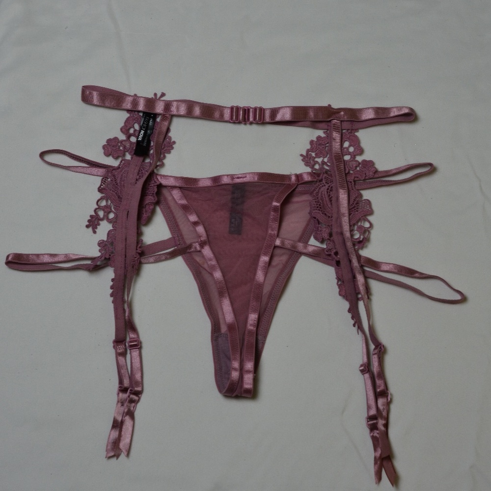 Pink Lace Garter Set - Picture 13 of 16